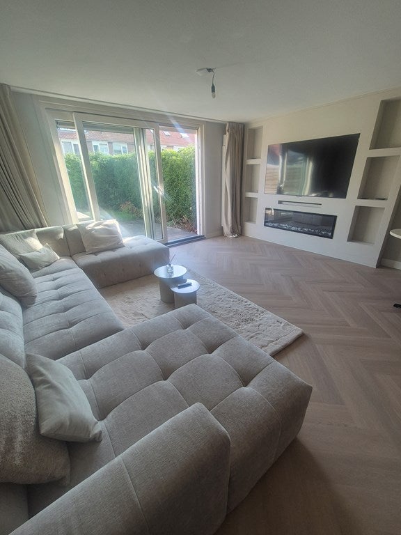 Te huur:  Purmerend  / €2500 p.m. / 107m2