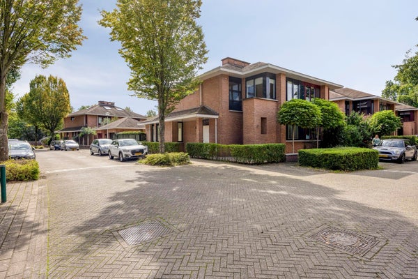 For rent: Breda / €2950 p.m. / 150m2