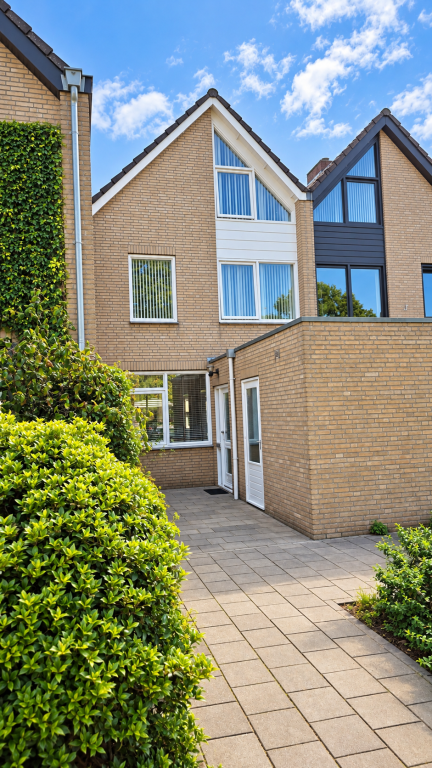 For rent: Etten-Leur / €2250 p.m. / 147m2