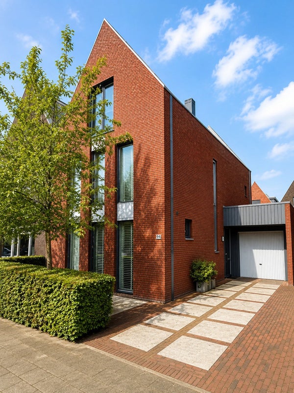 Te huur:  Amstelveen  / €4950 p.m. / 210m2