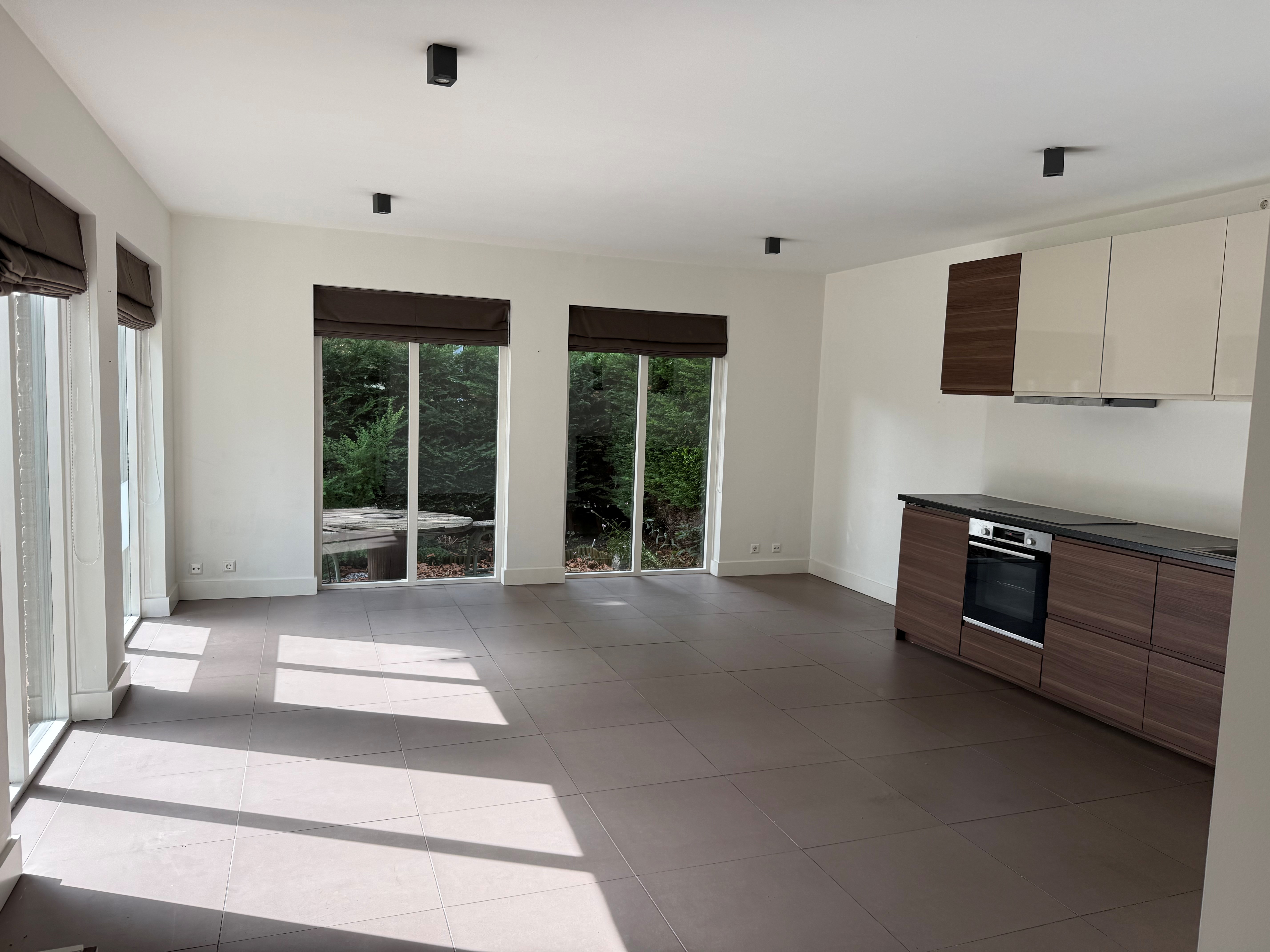 For rent: Nieuw-Vennep / €1850 p.m. / 50m2