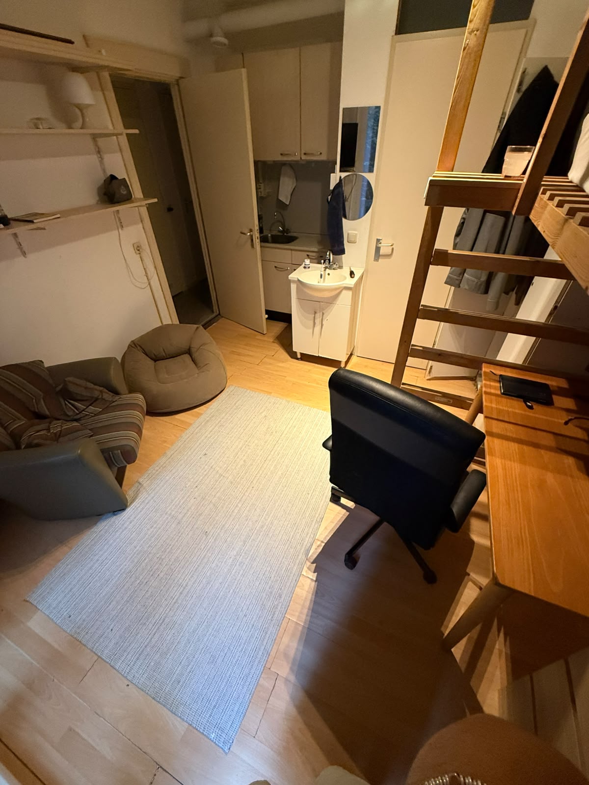For rent: Amsterdam / €1250 p.m. / 20m2