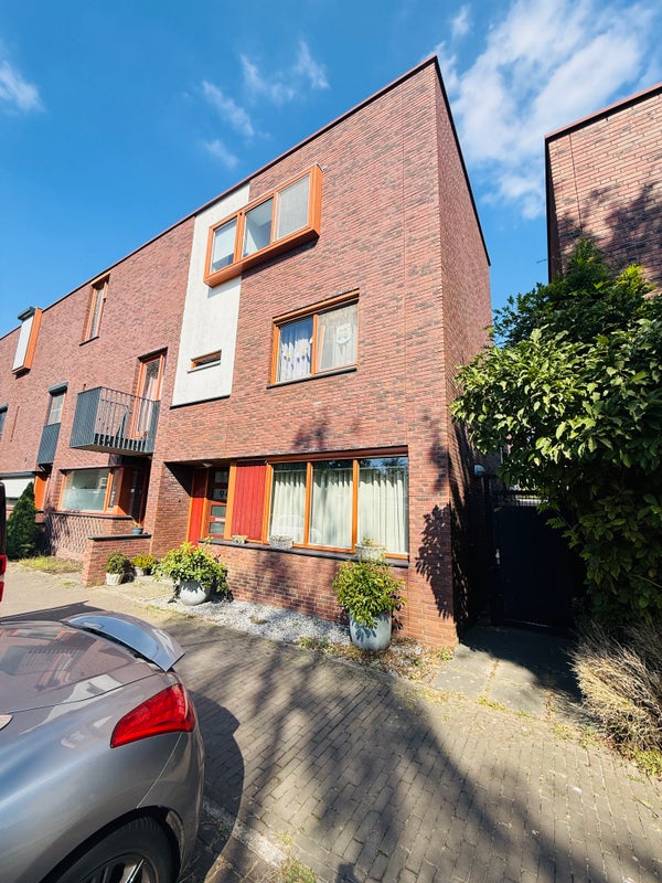Te huur:  Eindhoven  / €2995 p.m. / 151m2