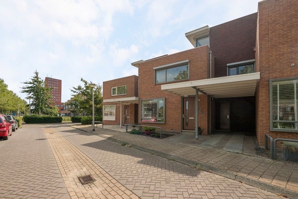 For rent:  Hendrik-Ido-Ambacht  / €3000 p.m. / 141m2