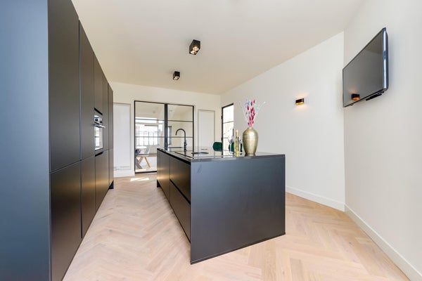 Te huur: Den Haag / €38413850,00 p.m. / 139,00m2