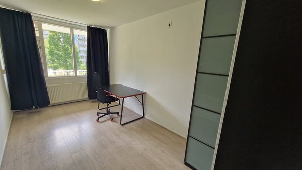Te huur:  Amsterdam  / €930,00 p.m. / 18,00m2