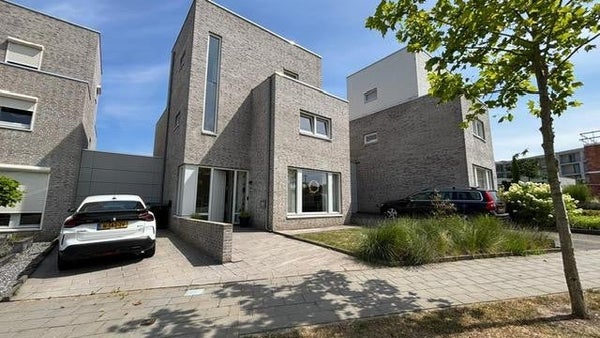Te huur:  Heerlen  / €2850 p.m. / 140m2