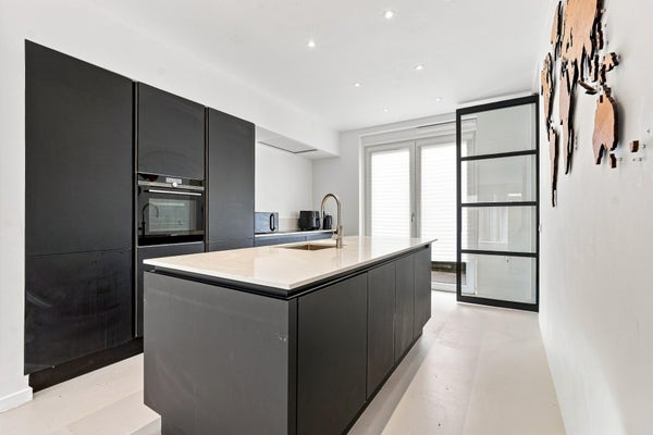 Te huur:  Amsterdam  / €3600 p.m. / 155m2