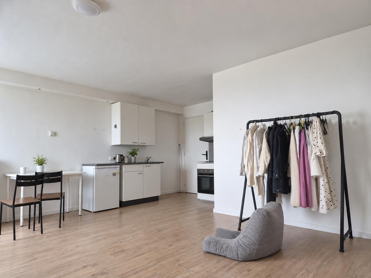 For rent: Utrecht / €900 p.m. / 30m2