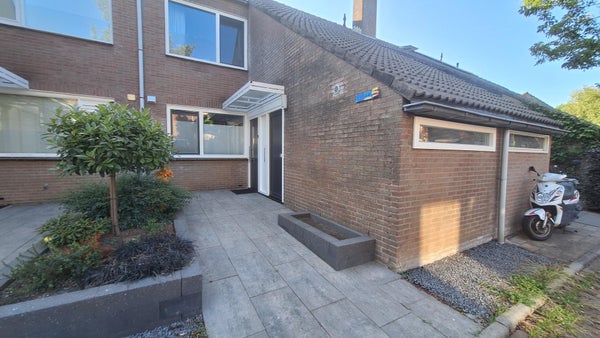 For rent: Hendrik-Ido-Ambacht / €2750 p.m. / 124m2