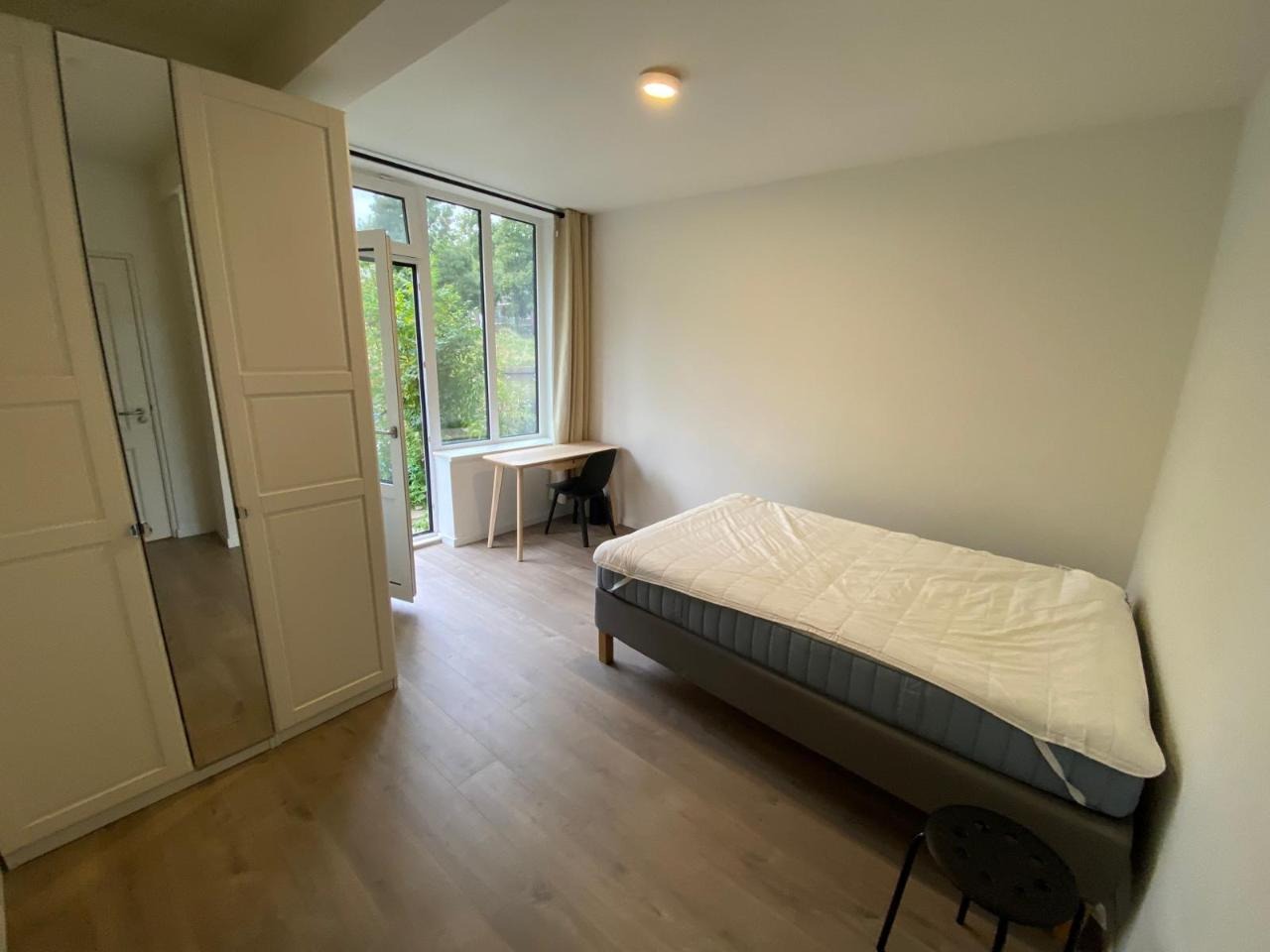 Te huur: Amsterdam / €800 p.m. / 15m2