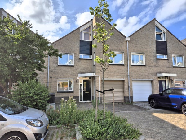 Te huur:  Almere  / €2450 p.m. / 174m2