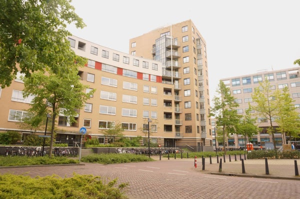 For rent: Utrecht / €20902100 p.m. / 100m2