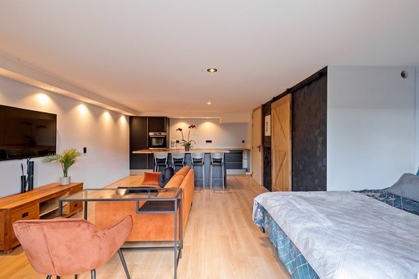 Te huur:  Amsterdam  / €2000 p.m. / 35m2