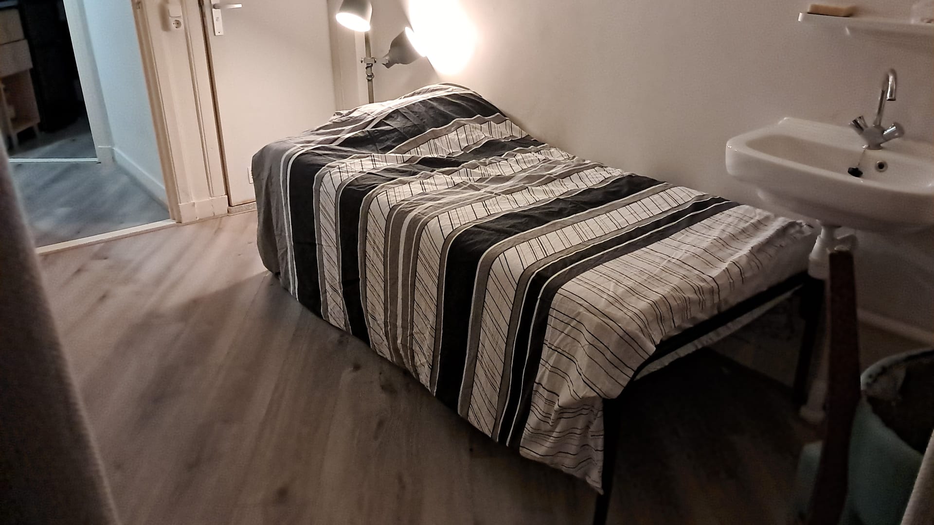 Te huur: Amsterdam / €700,00 p.m. / 12,00m2