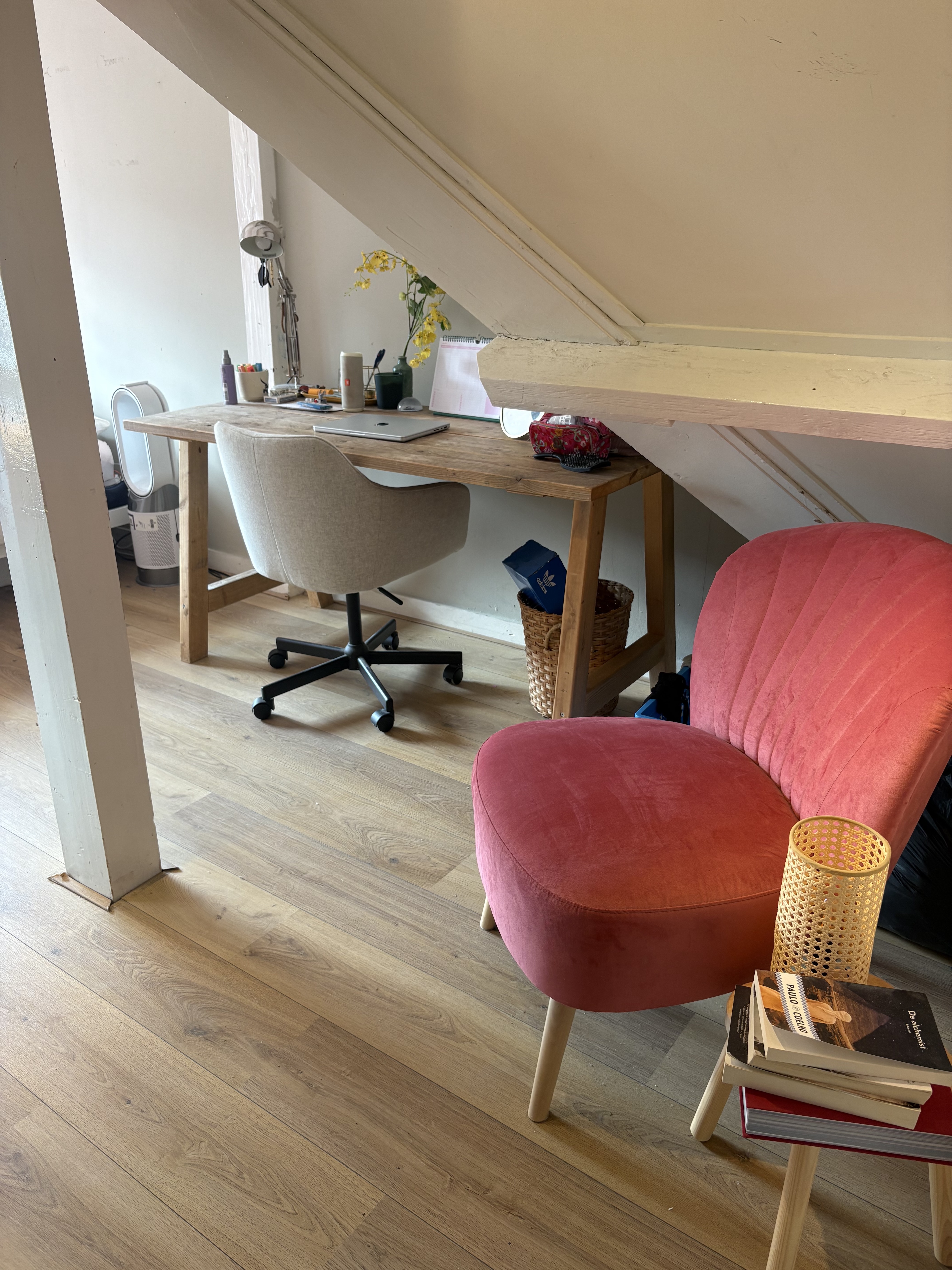 For rent: Delft / €700 p.m. / 489m2