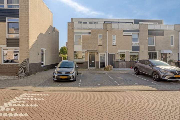 Te huur: Zaandam / €3300 p.m. / 134m2