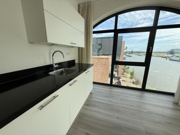 Te huur:  Amsterdam  / €2445 p.m. / 94m2