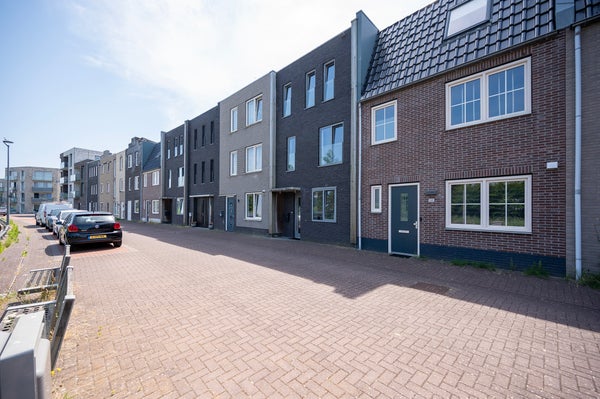 Te huur:  Almere  / €2495,00 p.m. / 144,00m2