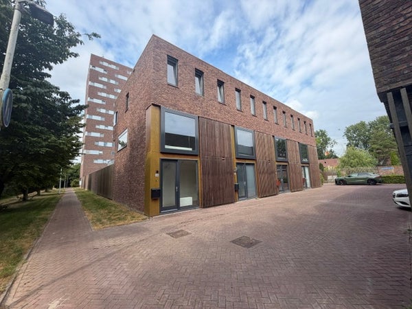 For rent: Hoogvliet Rotterdam / €1950 p.m. / 95m2
