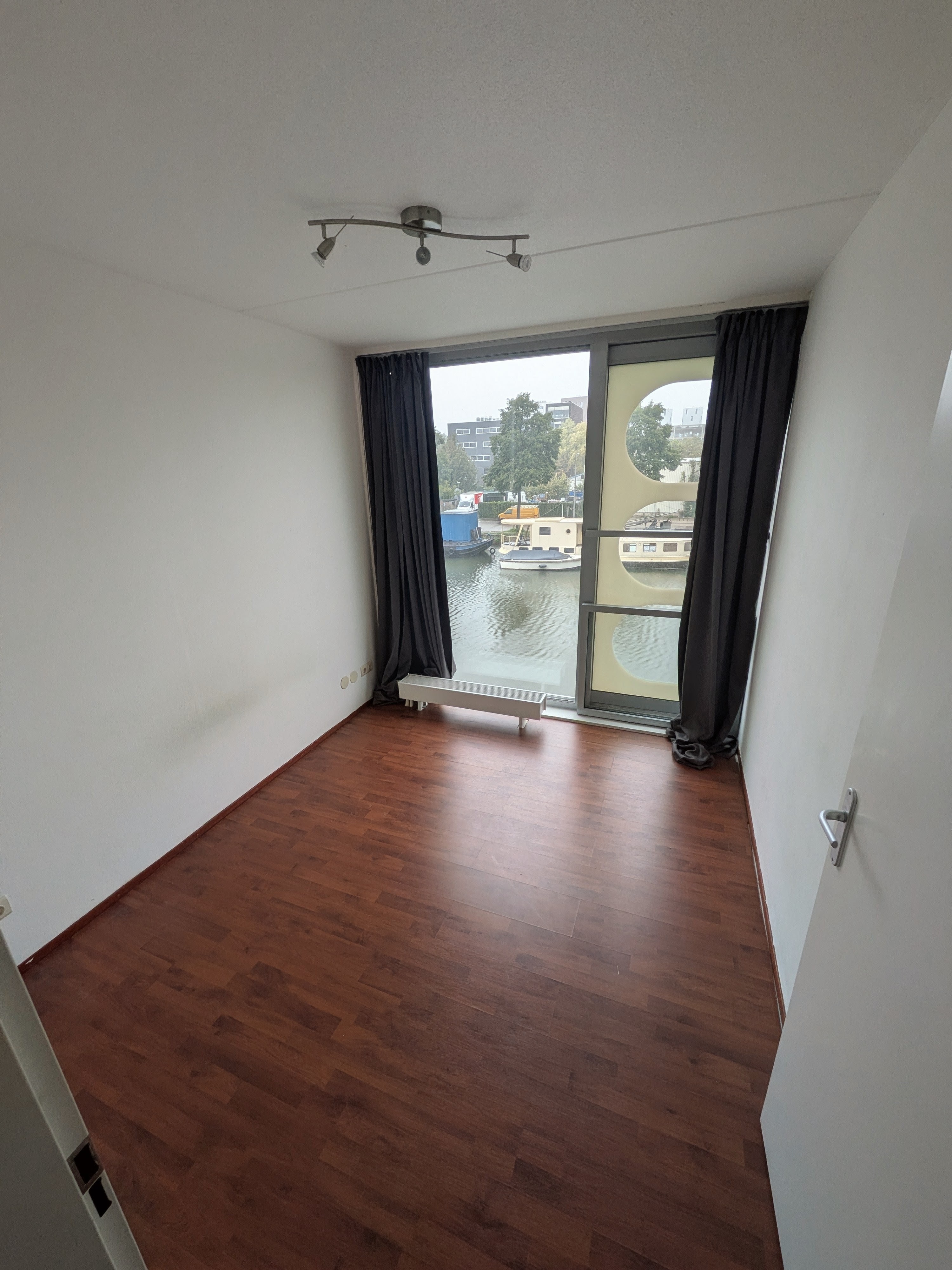 For rent: Amsterdam / €700 p.m. / 10m2