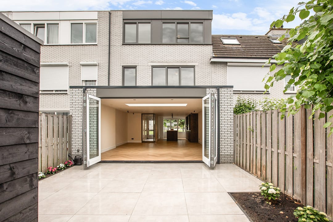 For rent: Hoofddorp / €800000.00 p.m. / 179.00m2
