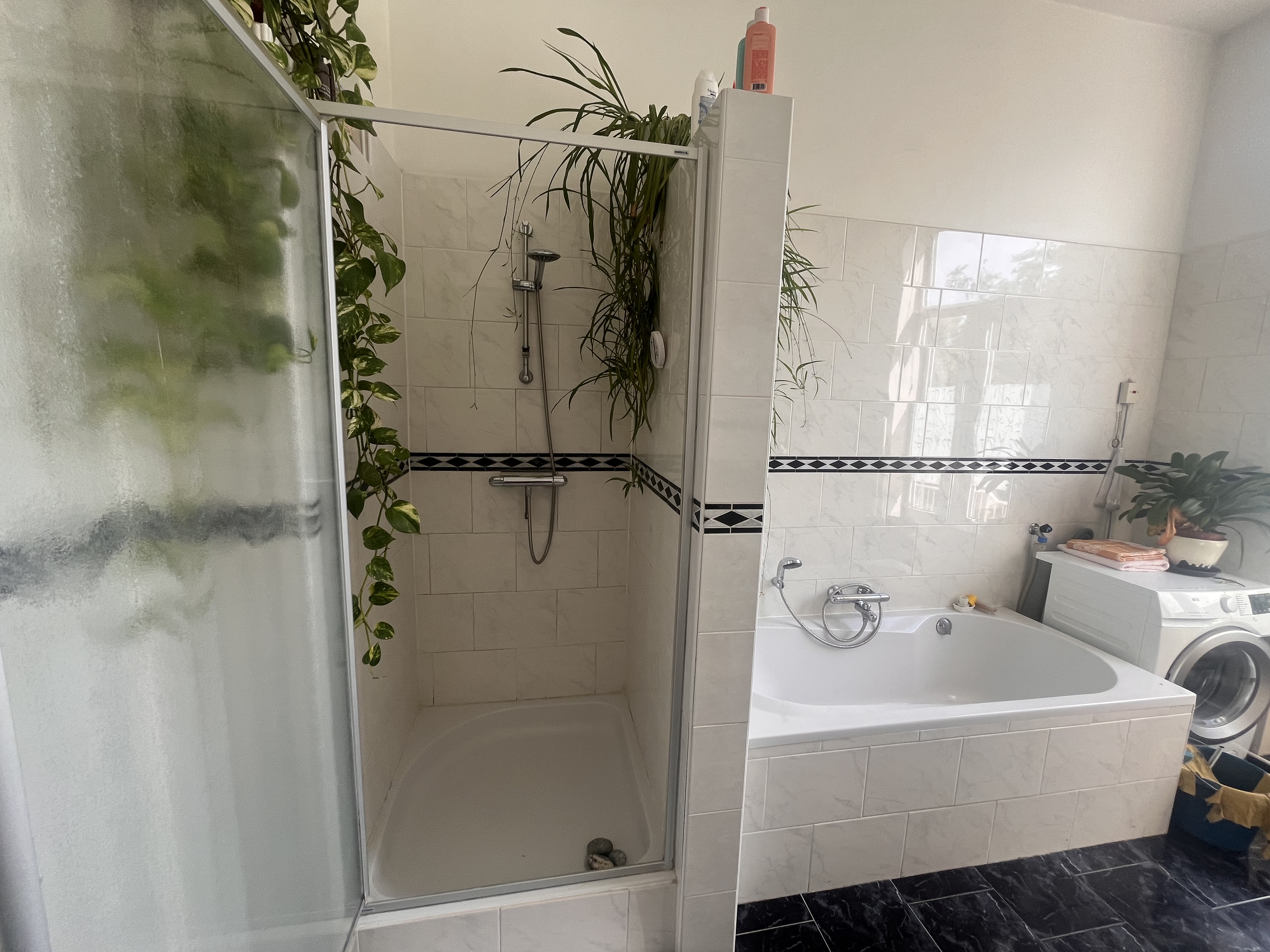 For rent: Den Haag / €1111 p.m. / 368m2