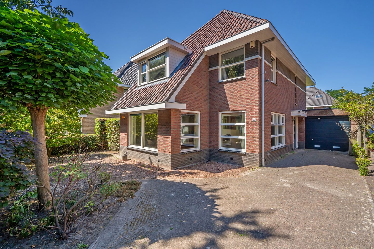 For rent: Den Haag / €4200 p.m. / 158m2