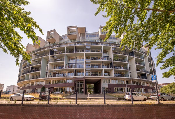 Te huur:  Amsterdam  / €2500 p.m. / 84m2