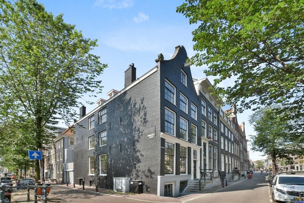 Te huur:  Amsterdam  / €5500 p.m. / 185m2