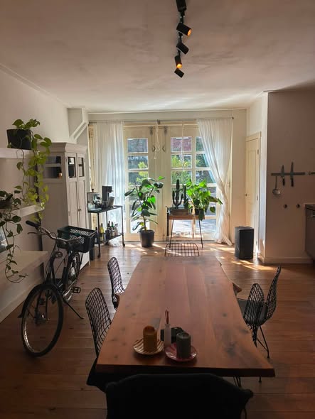 For rent: Amsterdam / €2500 p.m. / 90m2