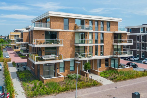 For rent: Almere / €1925 p.m. / 77m2