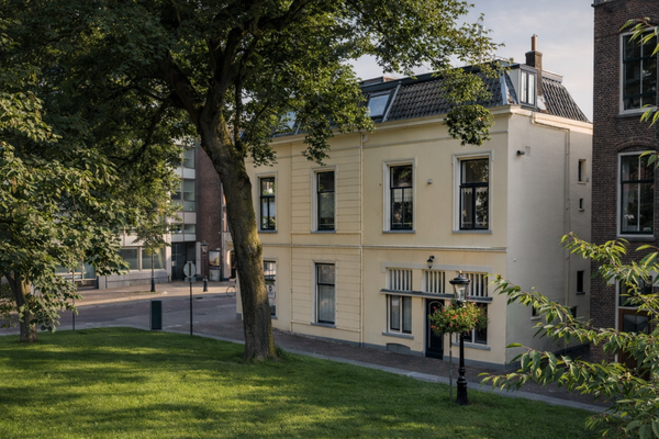 Te huur:  Utrecht  / €3495,00 p.m. / 157,00m2