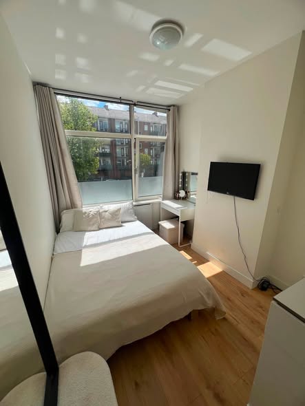 For rent: Amsterdam / €580 p.m. / 10m2
