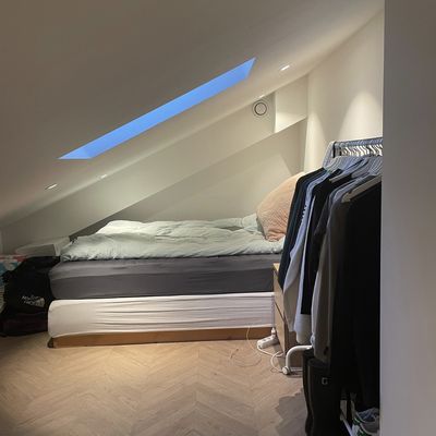Rom 401. Plass til dobbelseng. Nydelig fiskebensmønstret gulv!