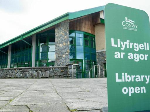 Llyfrgell Llanrwst Library