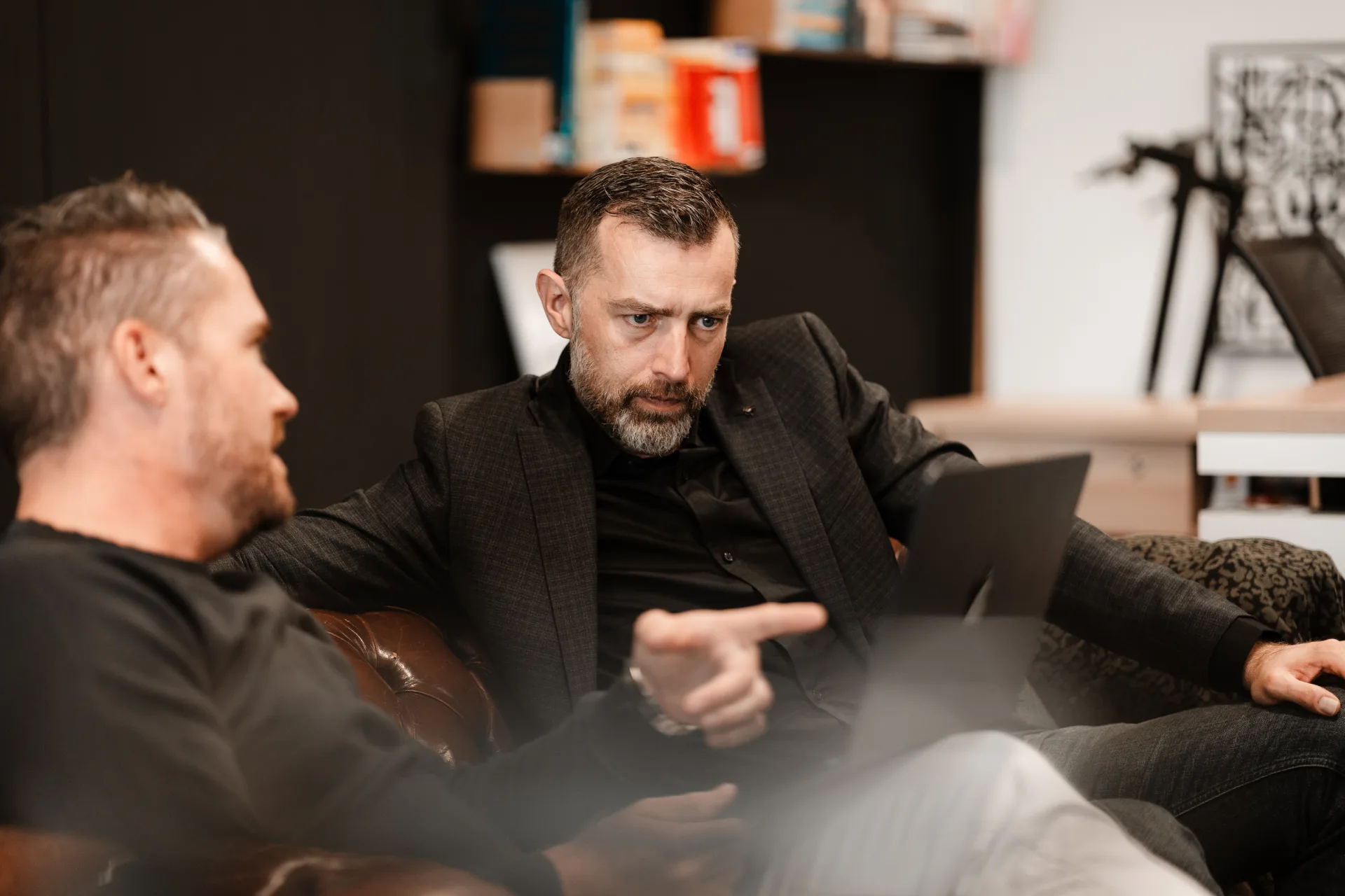 Skrepr-team rekent mee voor bedrijven in productie, bouw en kantoor