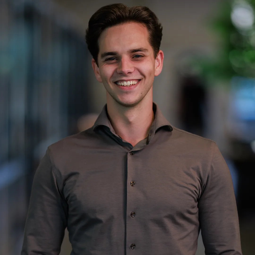 Skrepr-collega Wilke lacht zelfverzekerd, klaar voor de volgende release