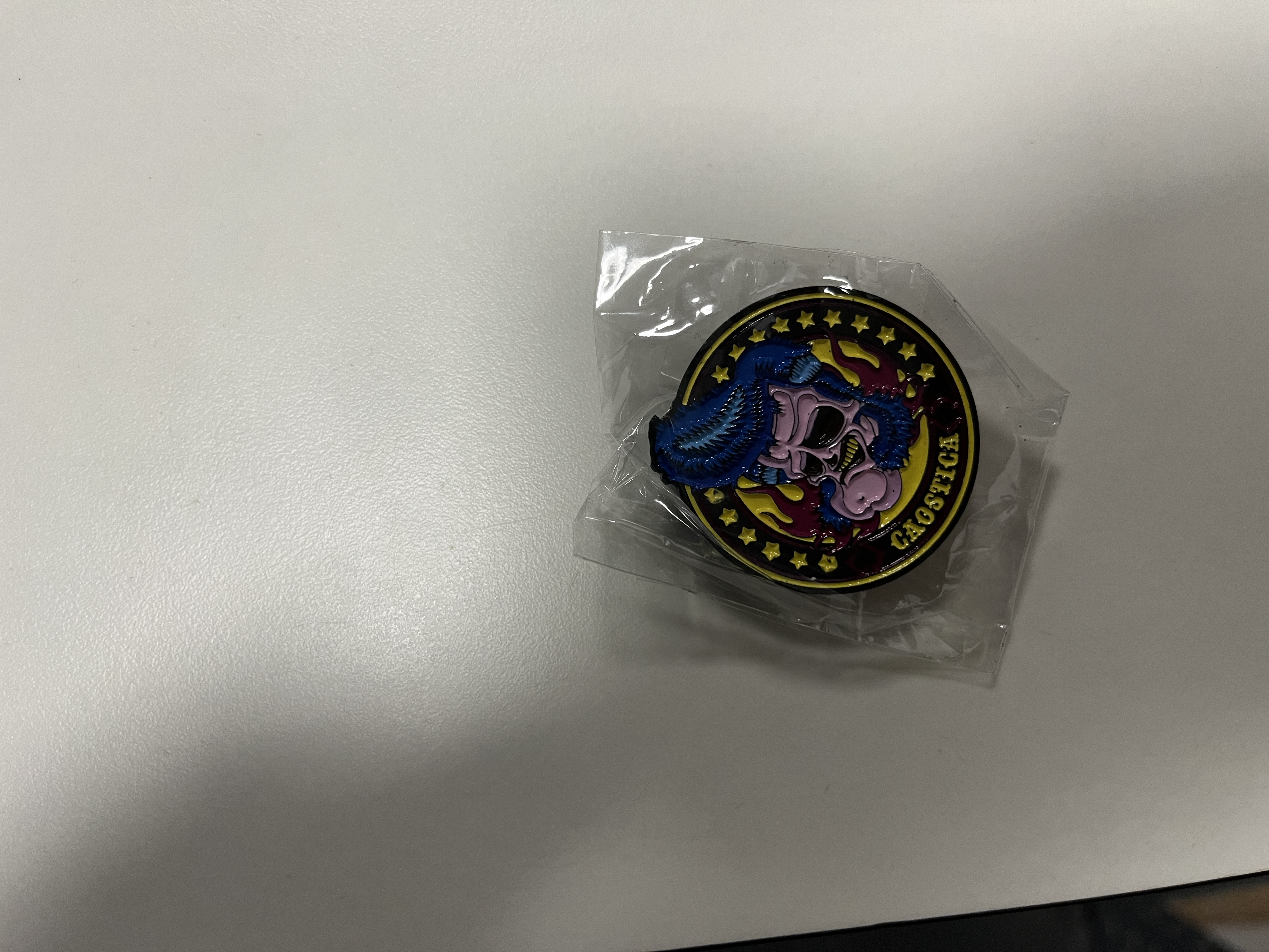 Pin Caostica: Elvis Amarillo