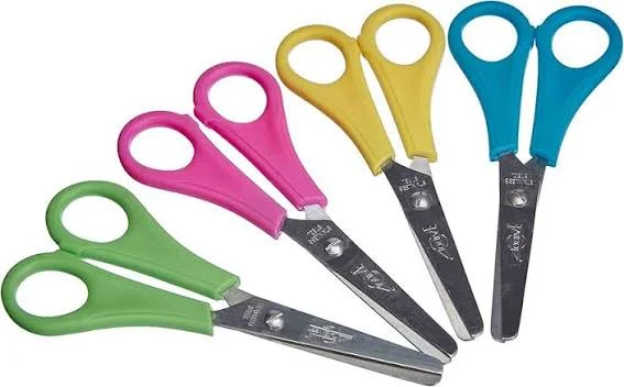Tijera Escolare 13cm - Punta Redonda - Acero Inoxidable - Colores Surtidos 1 unidad.