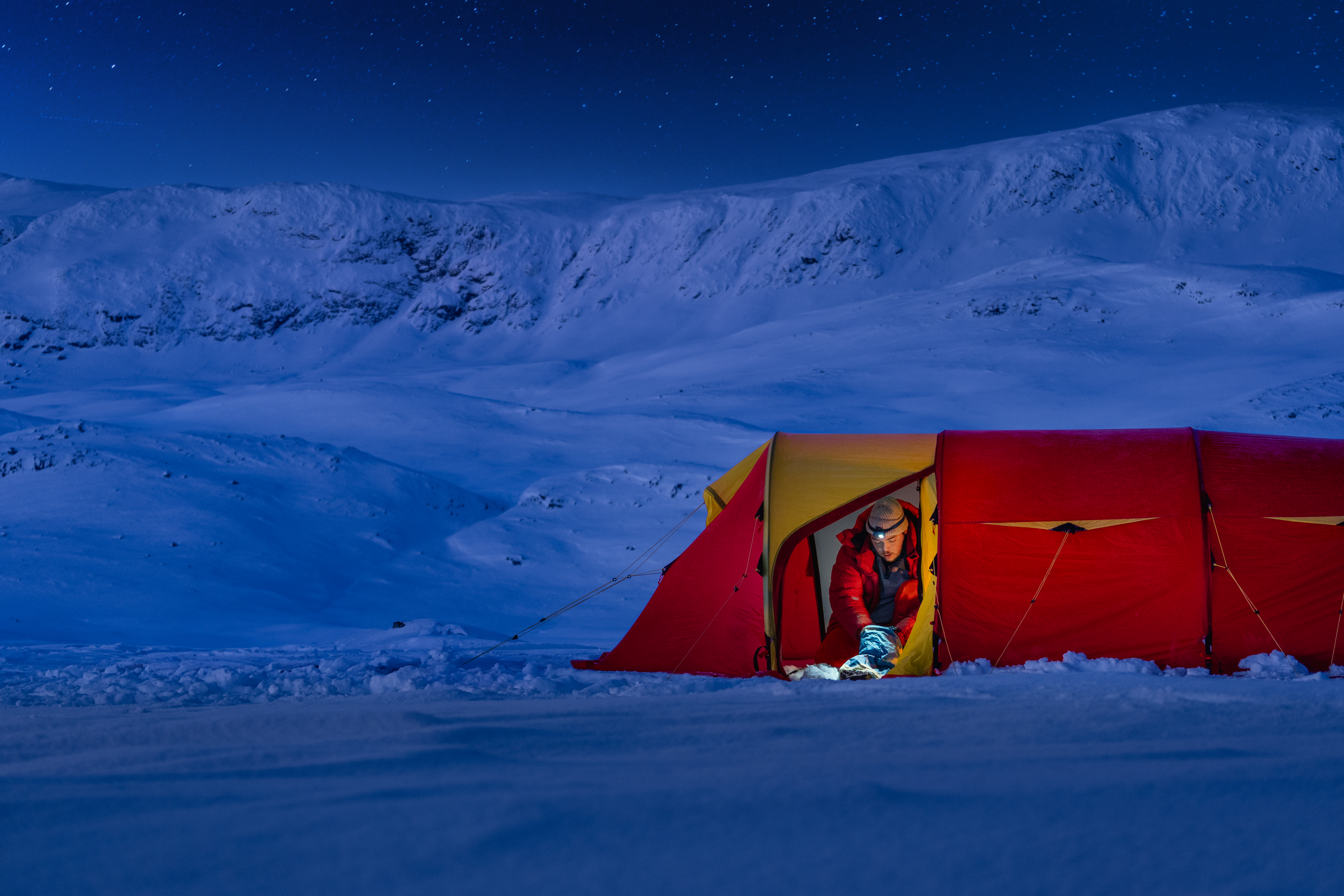 Skiing across Finnmark