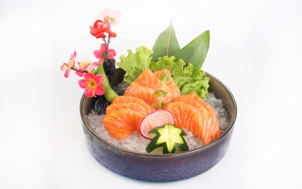 28. SASHIMI SALMONE (12pz)