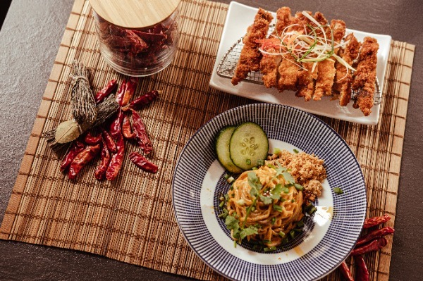 Nouilles Sèches Sauce Sésame avec char siu