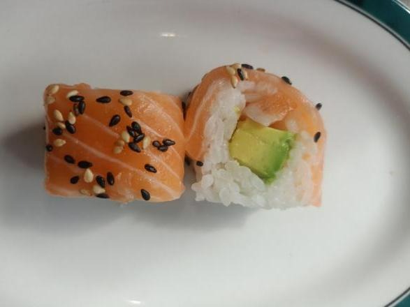 M18. Regal roll's saumon avocat