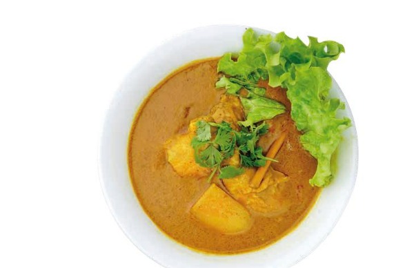 R9. Poulet au curry et lait de coco thaï