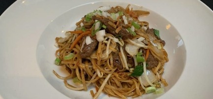 121. Fried noodles with beef