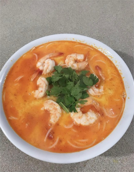 4. Soupe au lait de coco avec crevettes