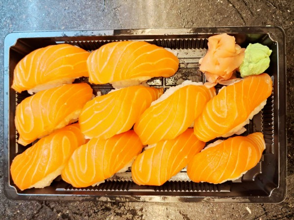 J20. 🍣 Sushi saumon / 10P