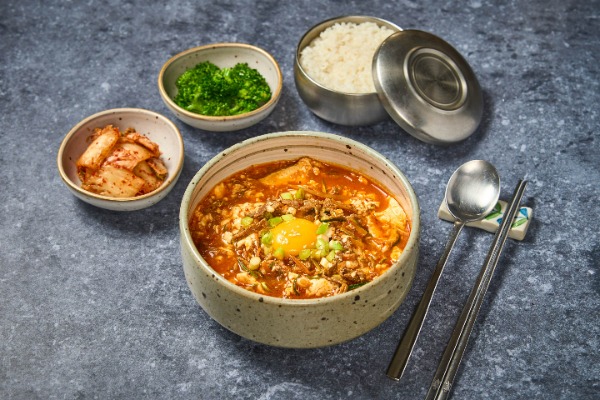 순두부찌개 Sundubu Jjigae – Ragoût épicé de tofu soyeux avec œuf