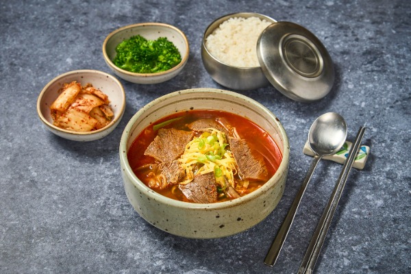육개장 Yukgaejang – Soupe épicée de bœuf avec œuf